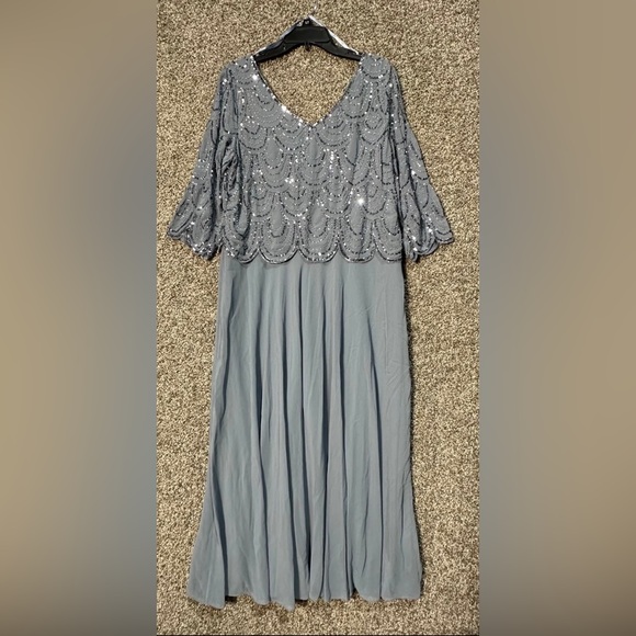 NWT J Kara Women's Petite 3/4 Scallop Beaded Pop Over Gown Size 6P - Picture 4 of 7